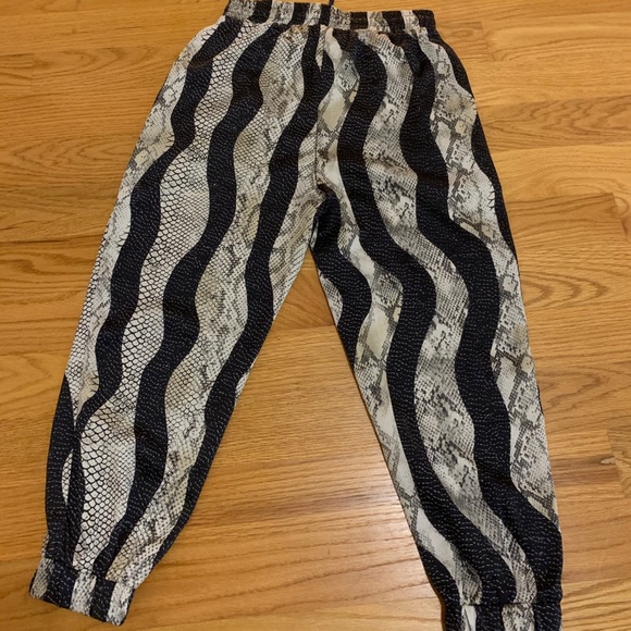 BISHOP + YOUNG 🐍SNAKESKIN PRINT JOGGERS - Picture 4 of 5
